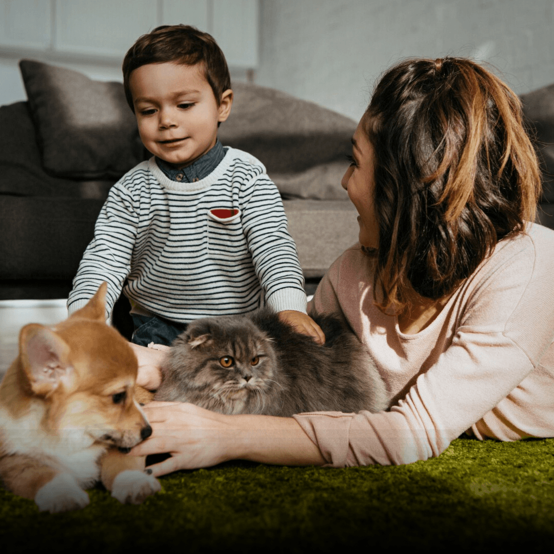 Imagen de un niño con su mamá